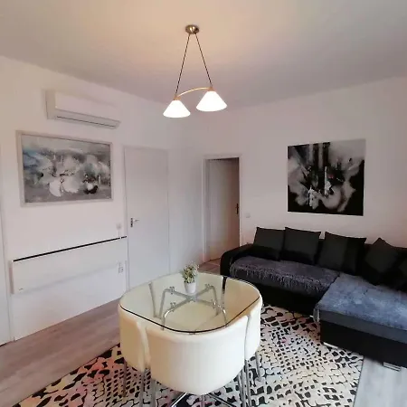 Apartment In 19405 *