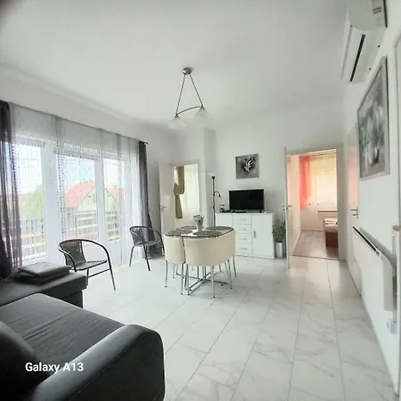 In 19405 Apartman *